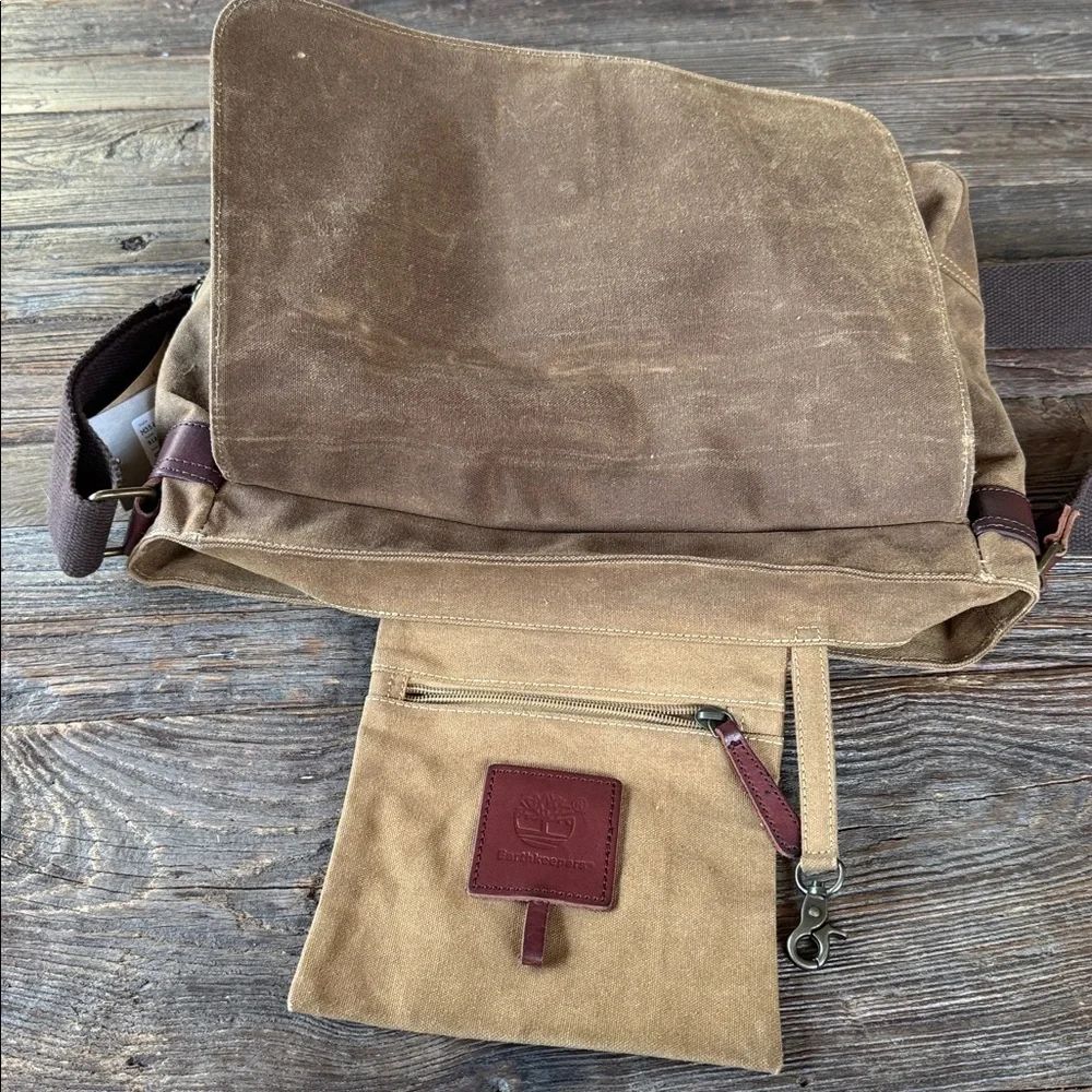 Timberland Sebasoo oiled canvas leather trim messenger bag NWT